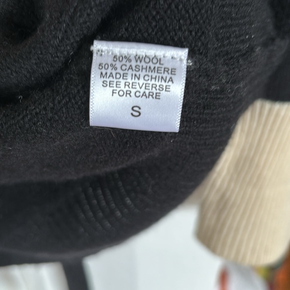 E.vil size Small Gold Peace Sign Sweater NWT - Picture 3 of 5